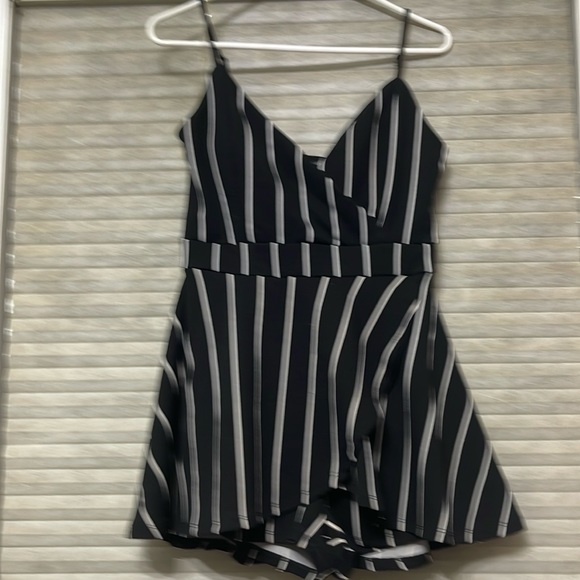 Black and white romper - Picture 1 of 4